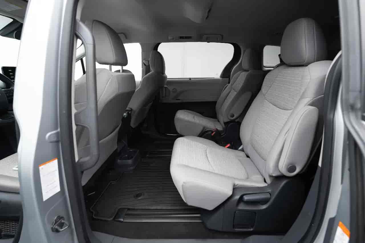 TOYOTA Sienna - 8