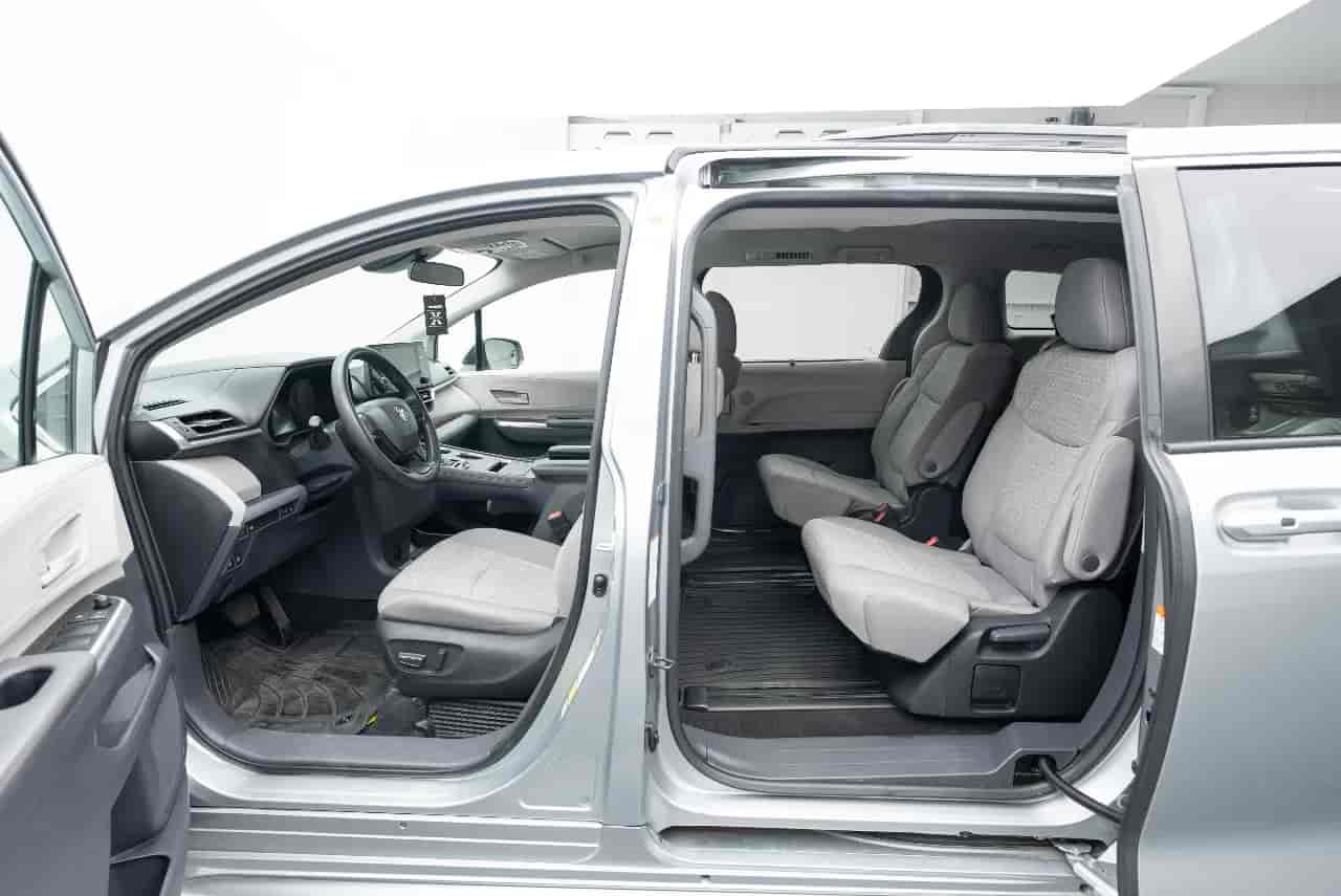 TOYOTA Sienna - 9