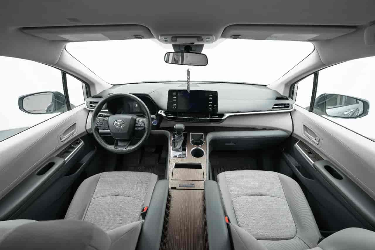 TOYOTA Sienna - 10