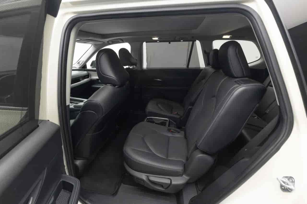 TOYOTA Grand Highlander - 8