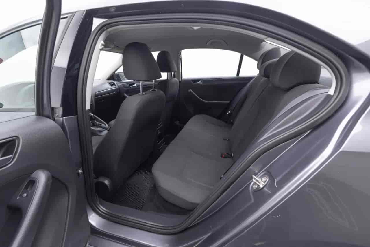 VOLKSWAGEN Jetta - 8