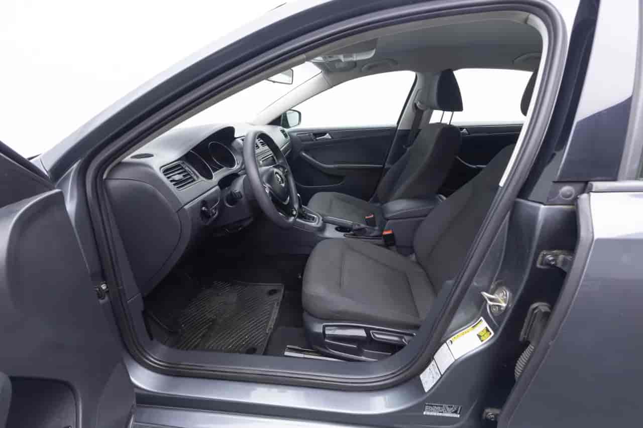 VOLKSWAGEN Jetta - 10