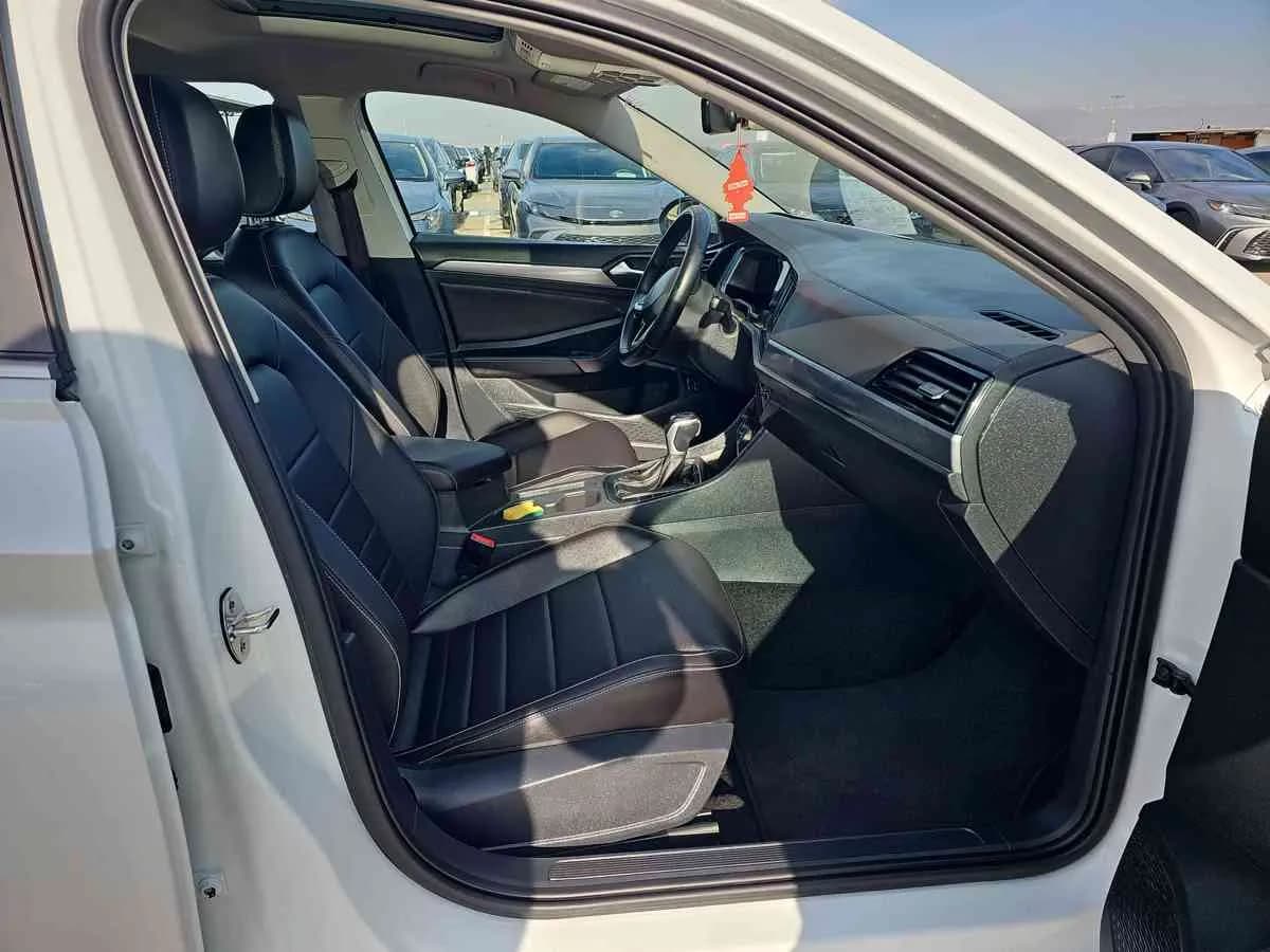 VOLKSWAGEN Jetta - 4