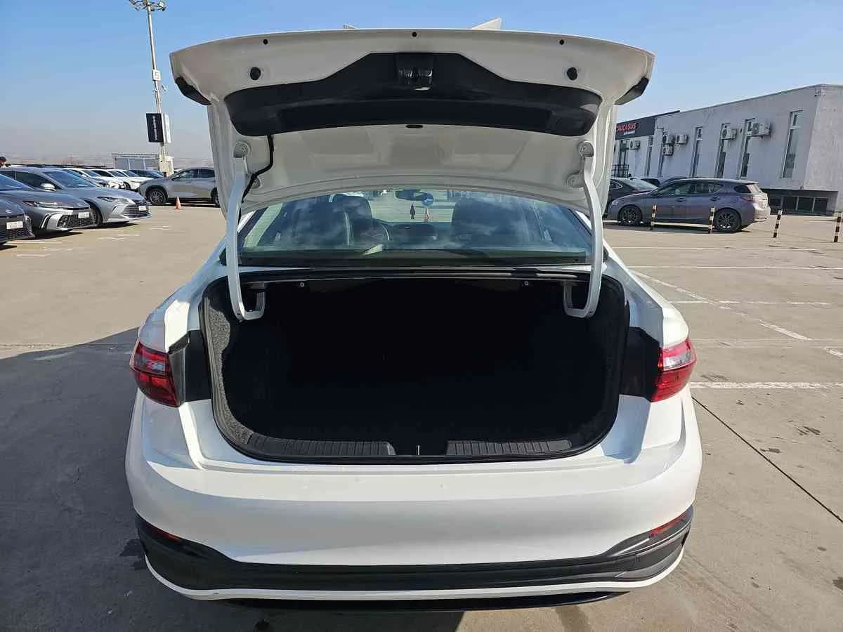 VOLKSWAGEN Jetta - 10