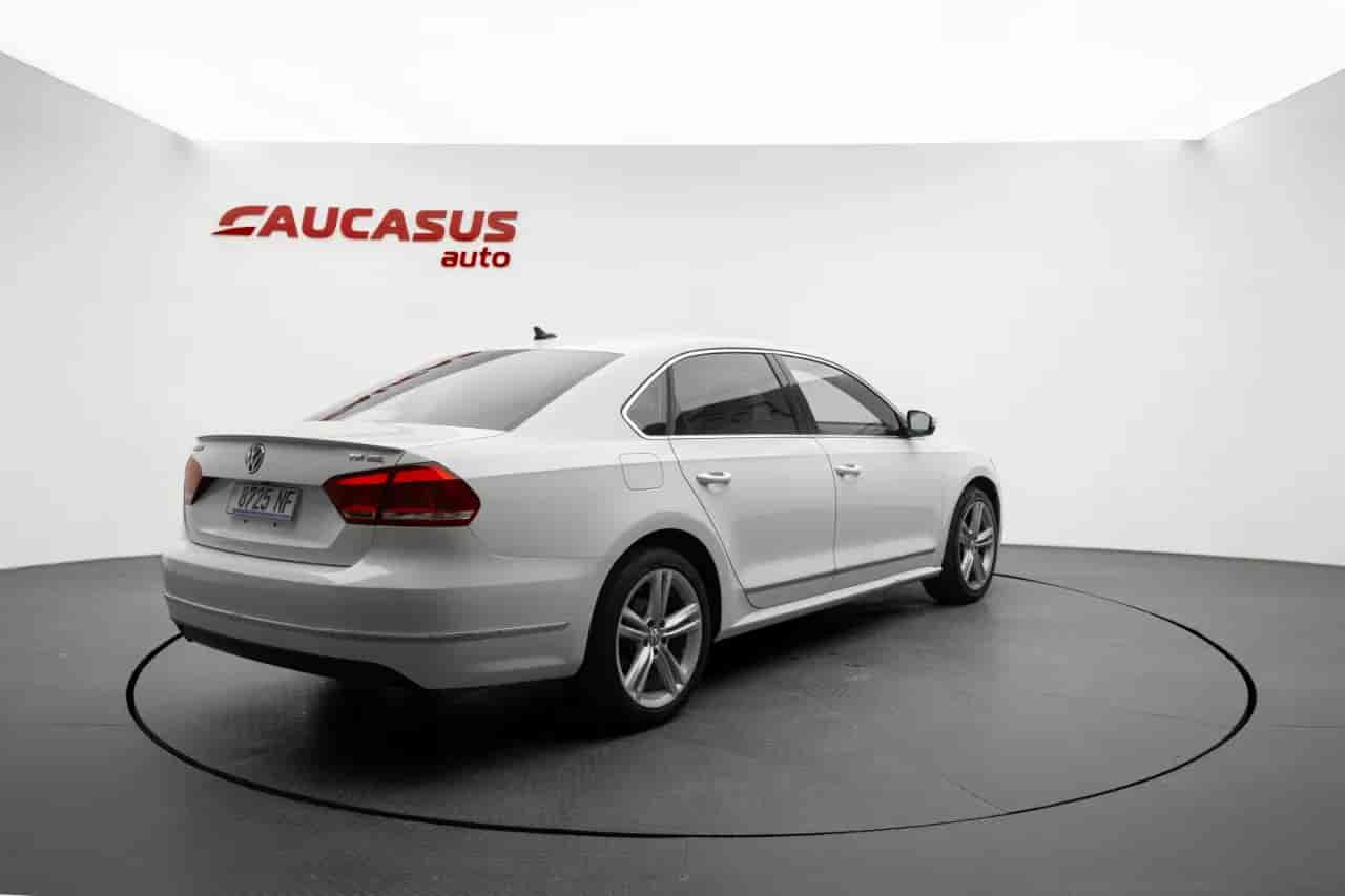 VOLKSWAGEN Passat - 4