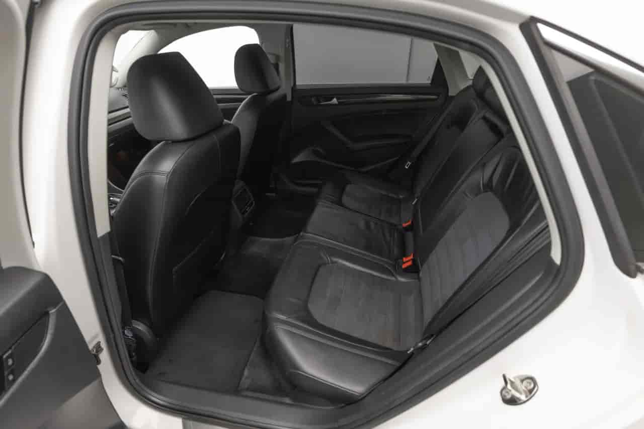 VOLKSWAGEN Passat - 8