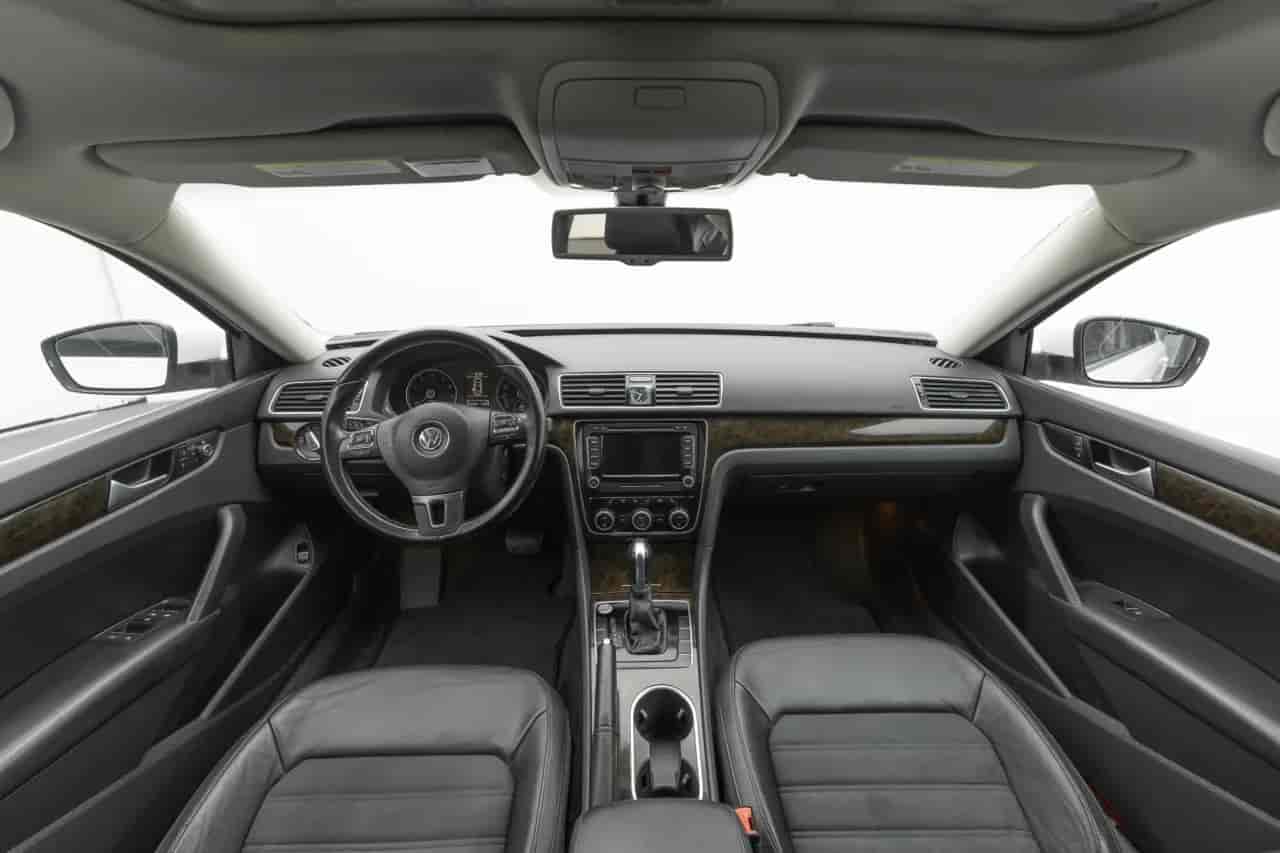 VOLKSWAGEN Passat - 9
