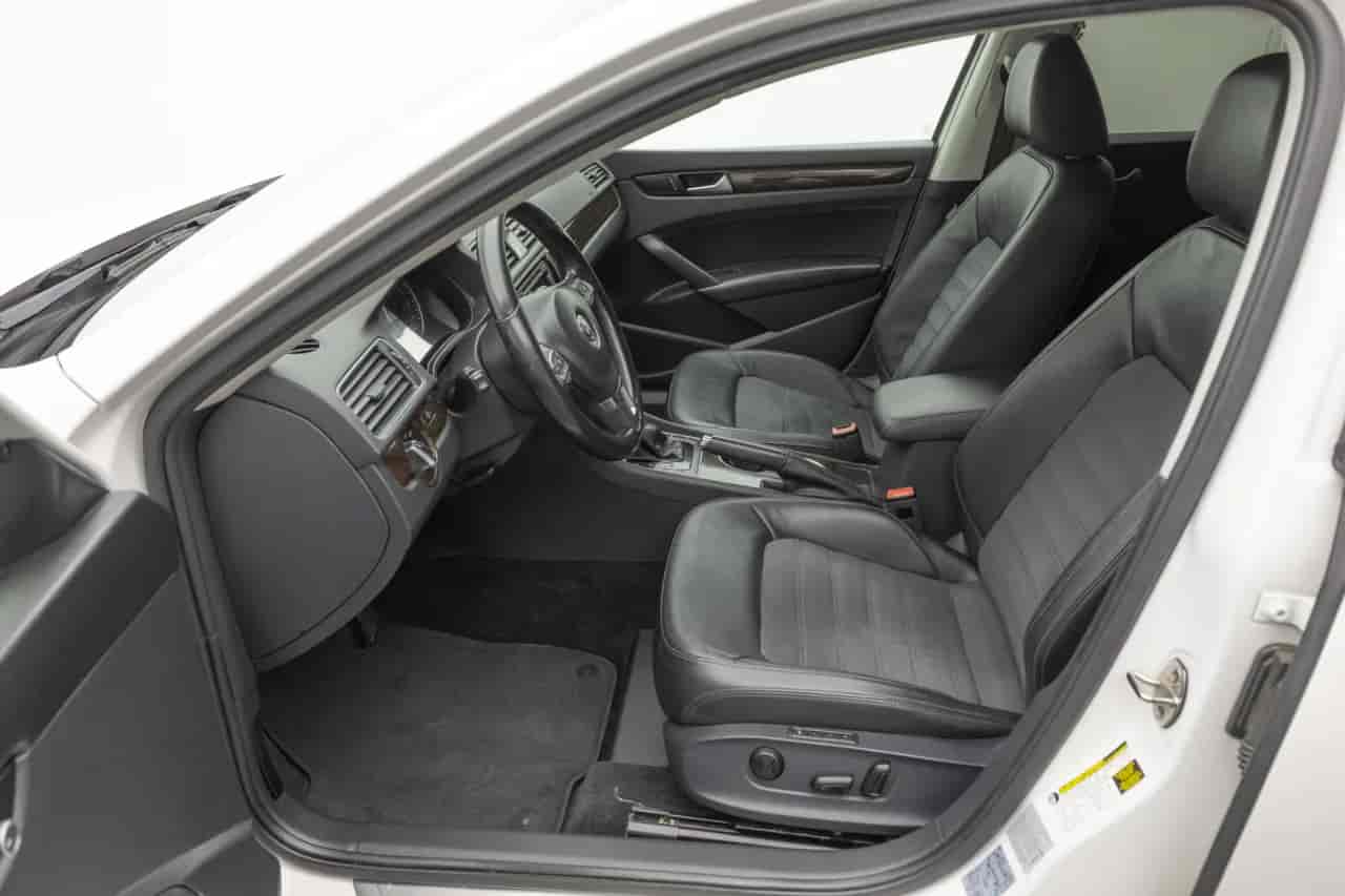 VOLKSWAGEN Passat - 10
