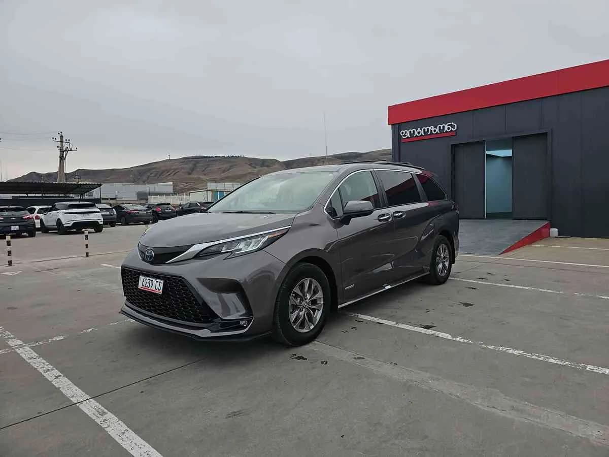 TOYOTA Sienna - 1