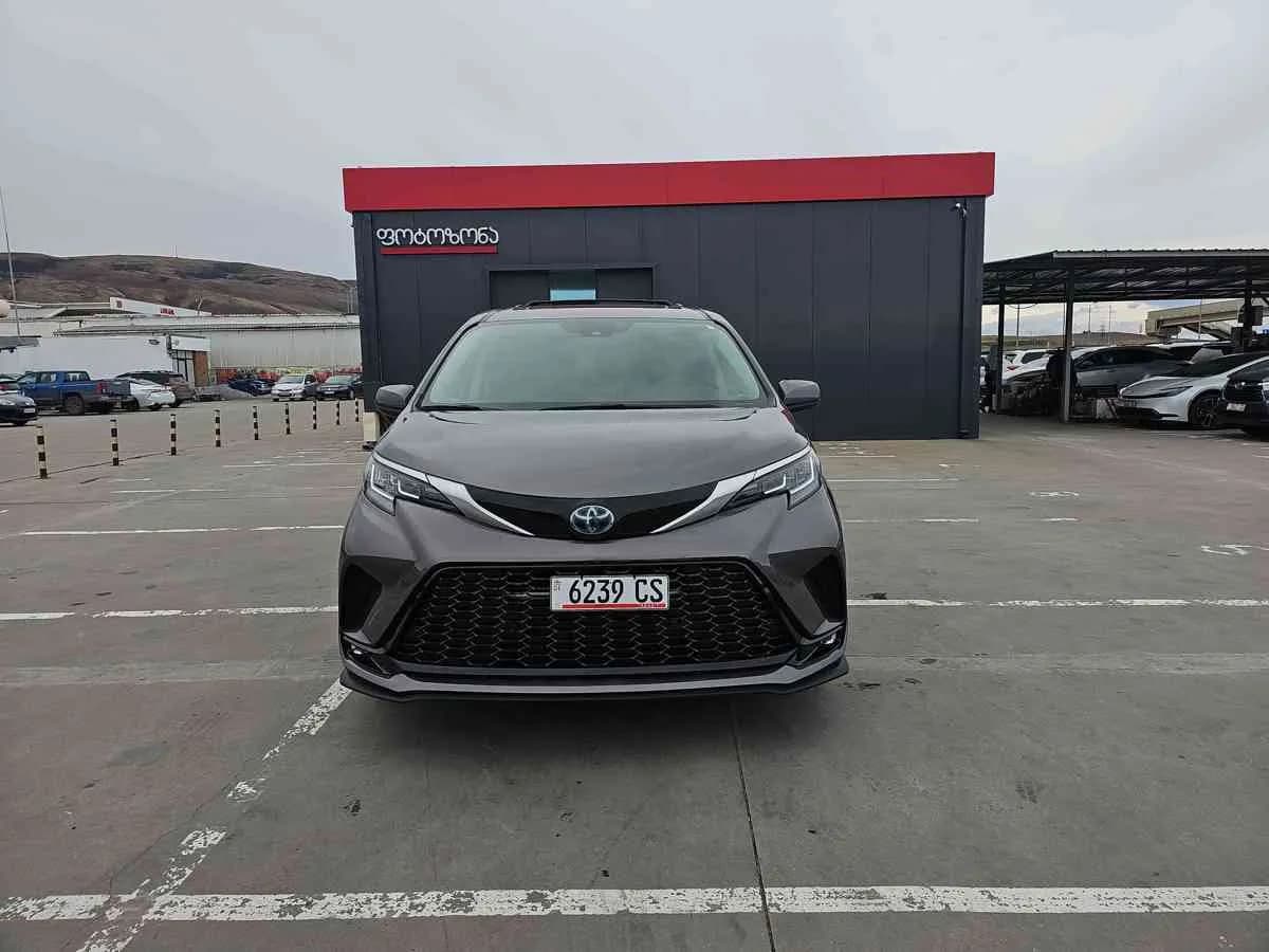 TOYOTA Sienna - 2
