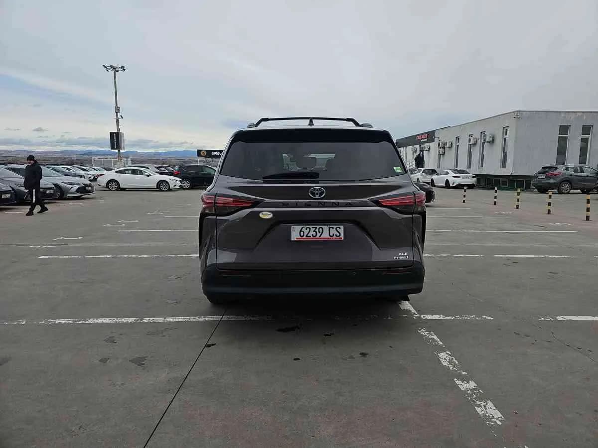 TOYOTA Sienna - 5