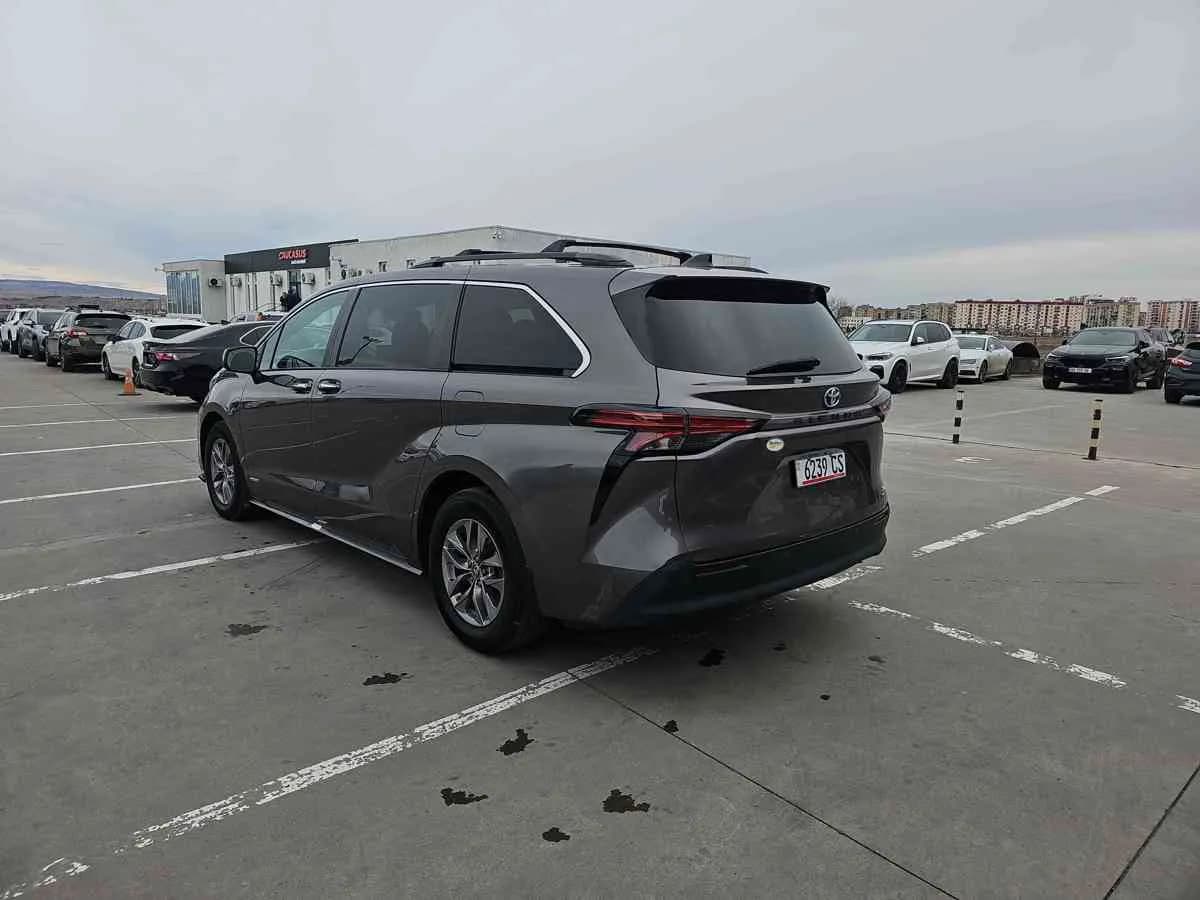 TOYOTA Sienna - 6