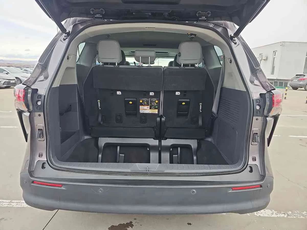 TOYOTA Sienna - 7