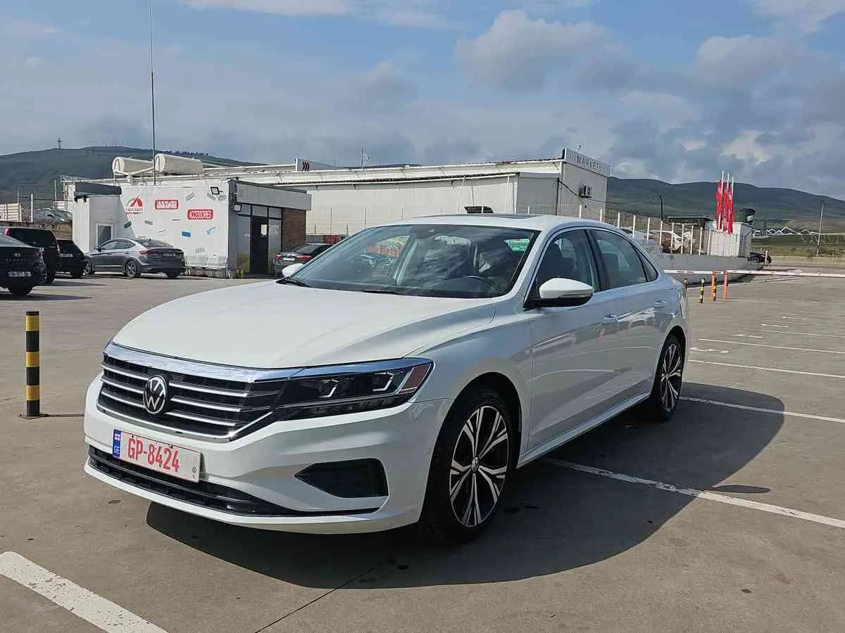 VOLKSWAGEN Passat - 1