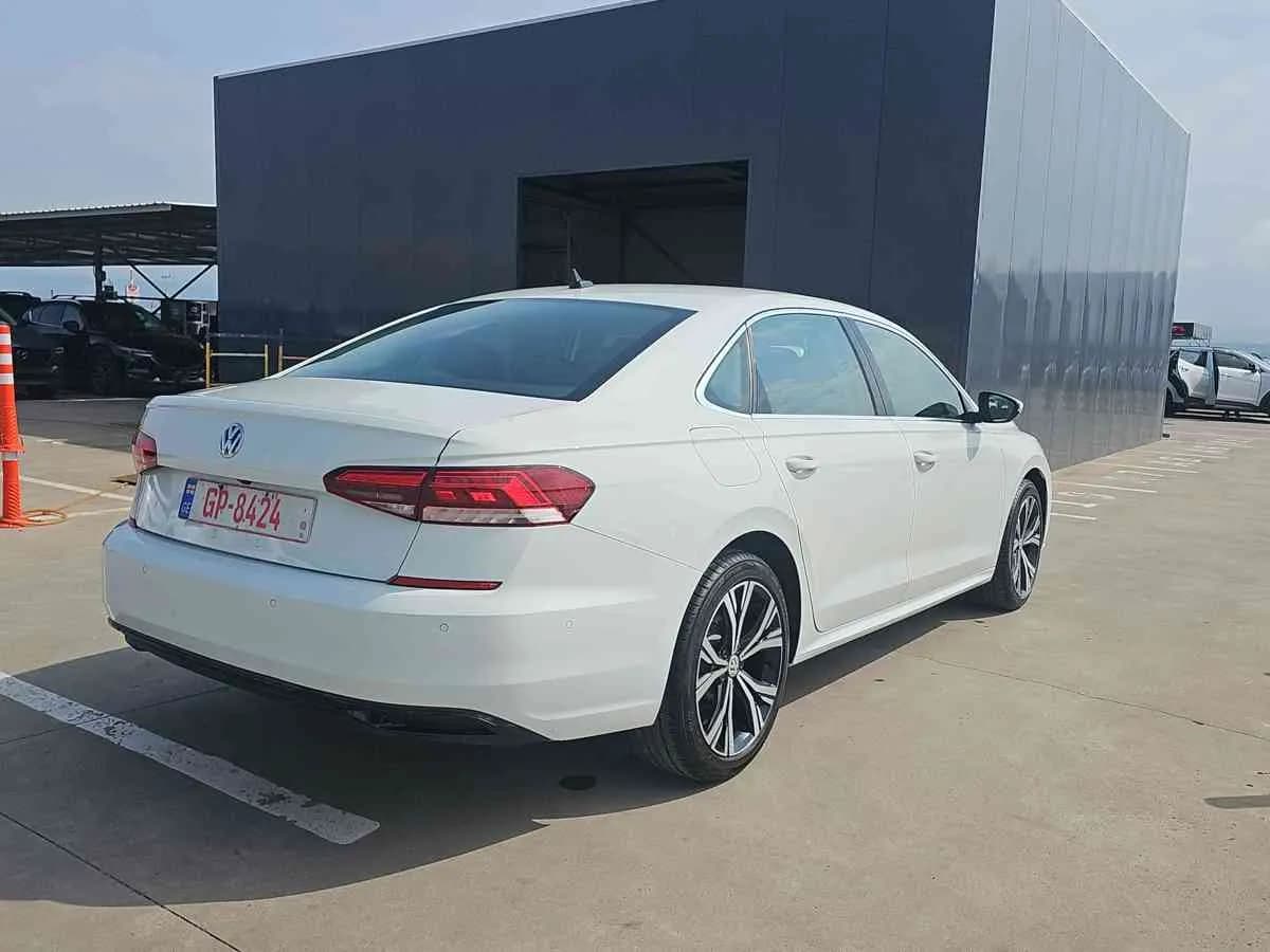 VOLKSWAGEN Passat - 4