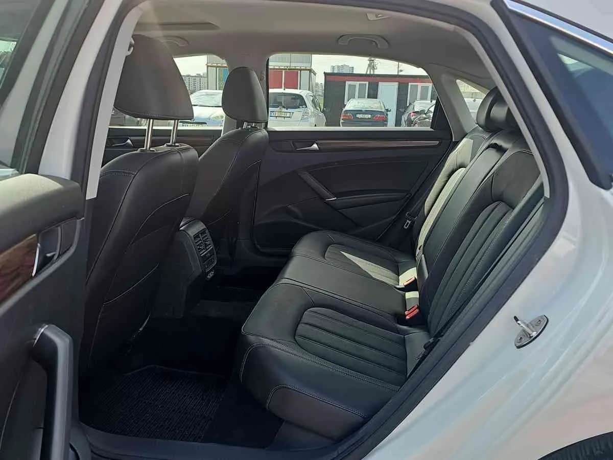 VOLKSWAGEN Passat - 7