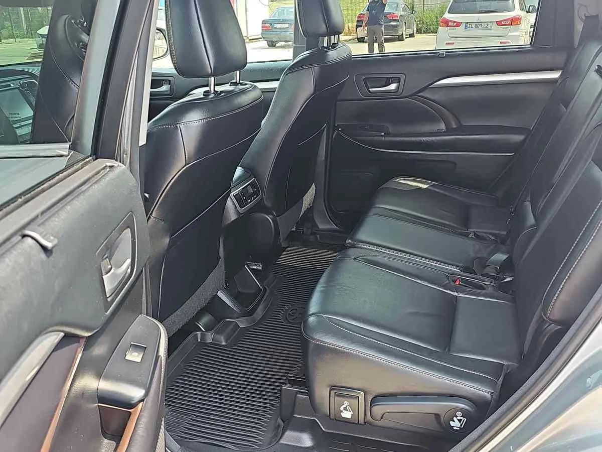 TOYOTA Highlander - 7