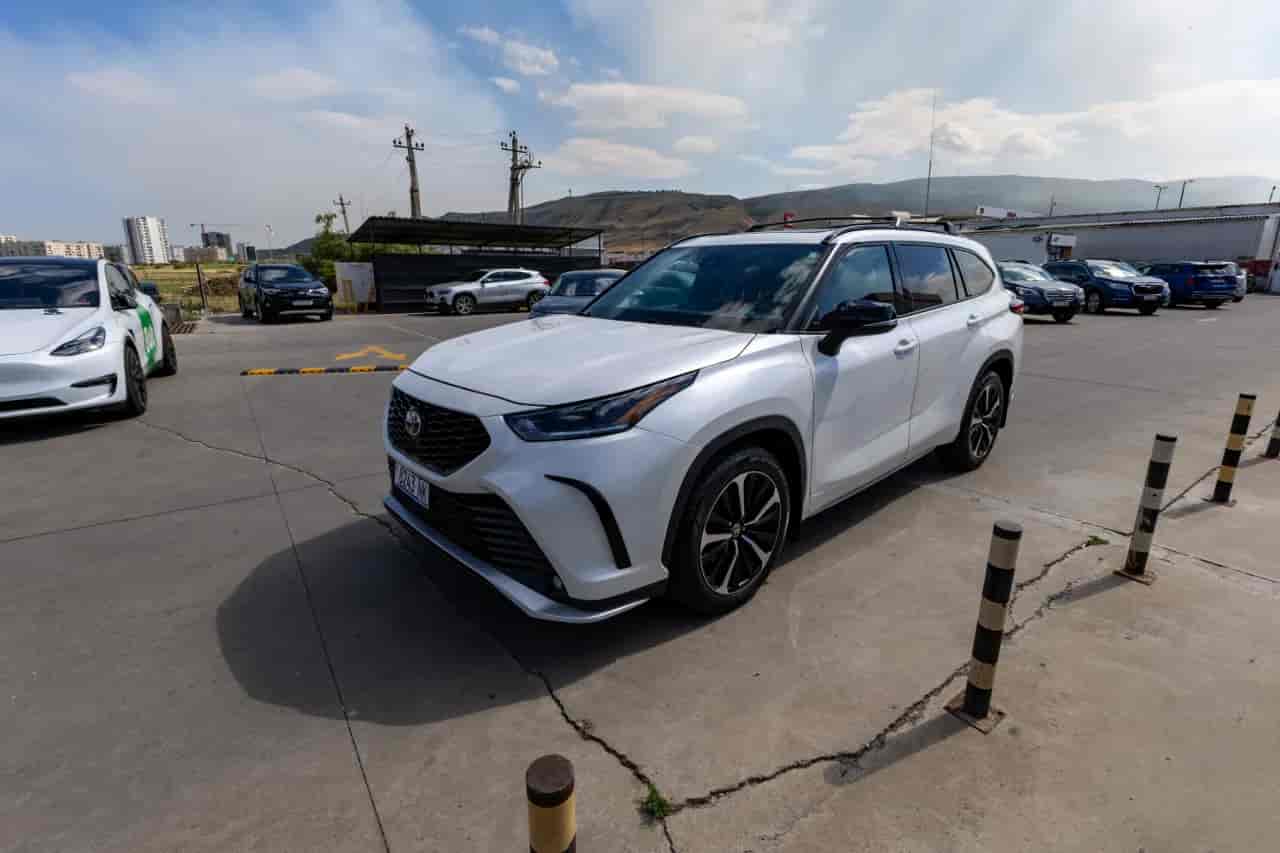 TOYOTA Highlander - 1