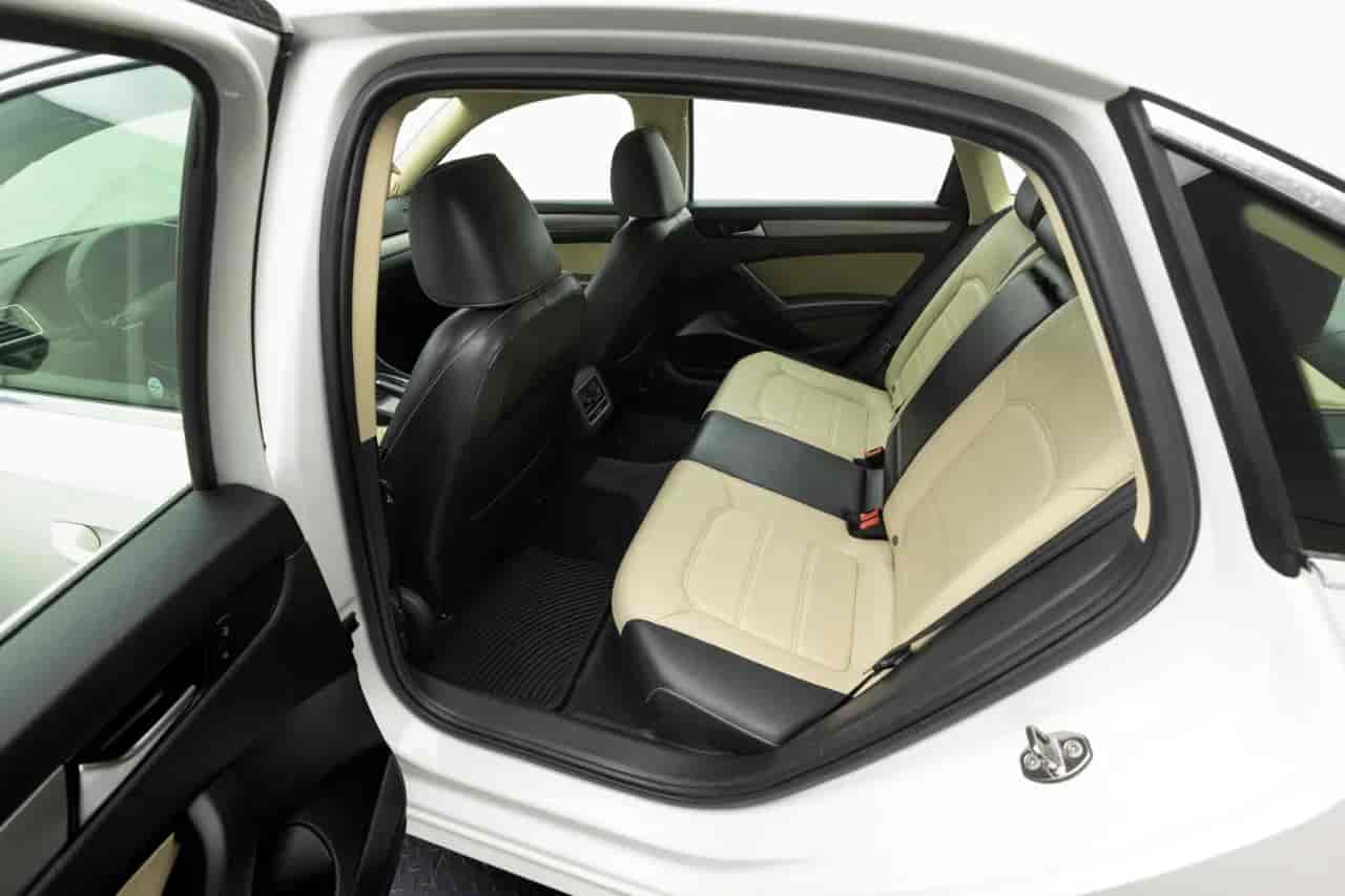 VOLKSWAGEN Passat - 2
