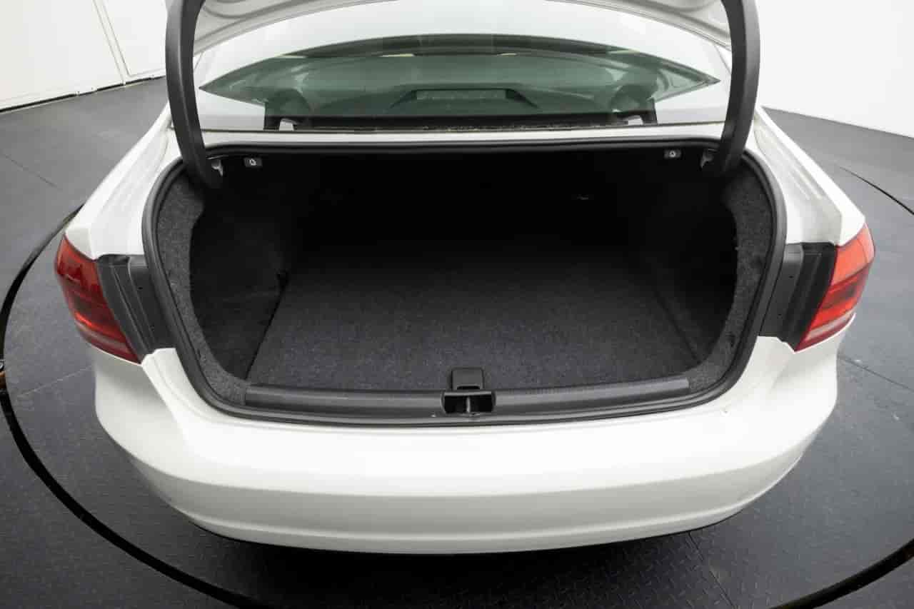 VOLKSWAGEN Passat - 5
