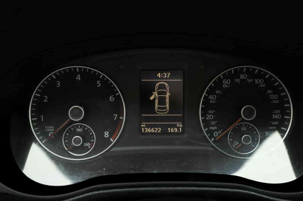 VOLKSWAGEN Passat - 9