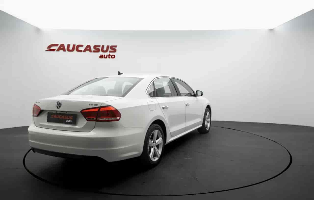 VOLKSWAGEN Passat - 10