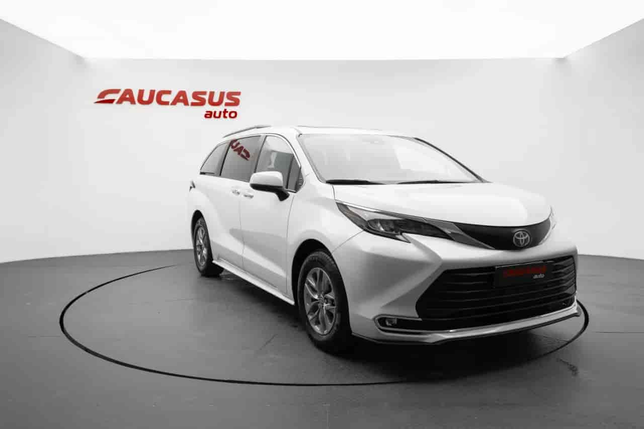 TOYOTA Sienna - 3