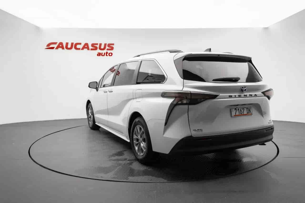 TOYOTA Sienna - 6