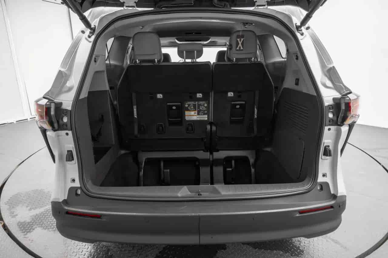 TOYOTA Sienna - 7