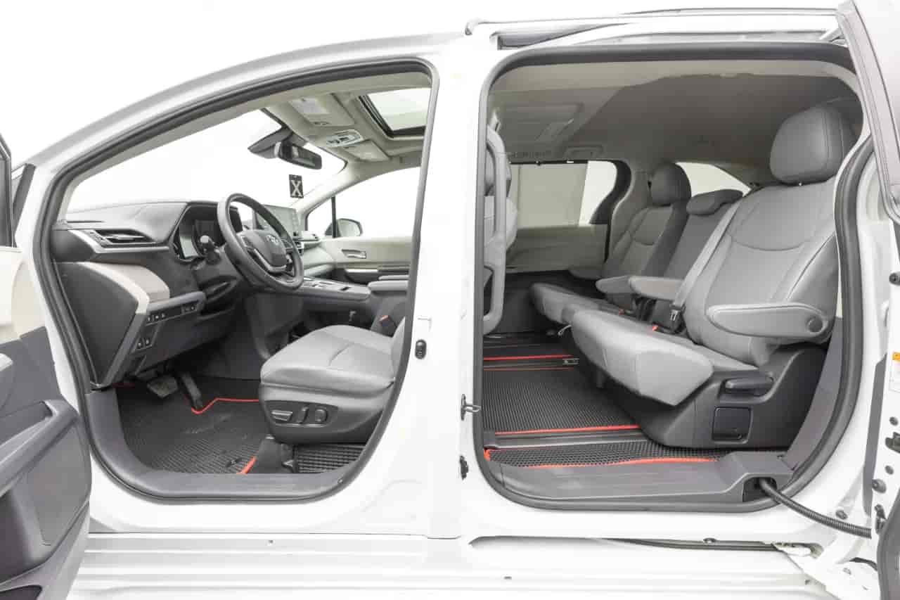 TOYOTA Sienna - 8