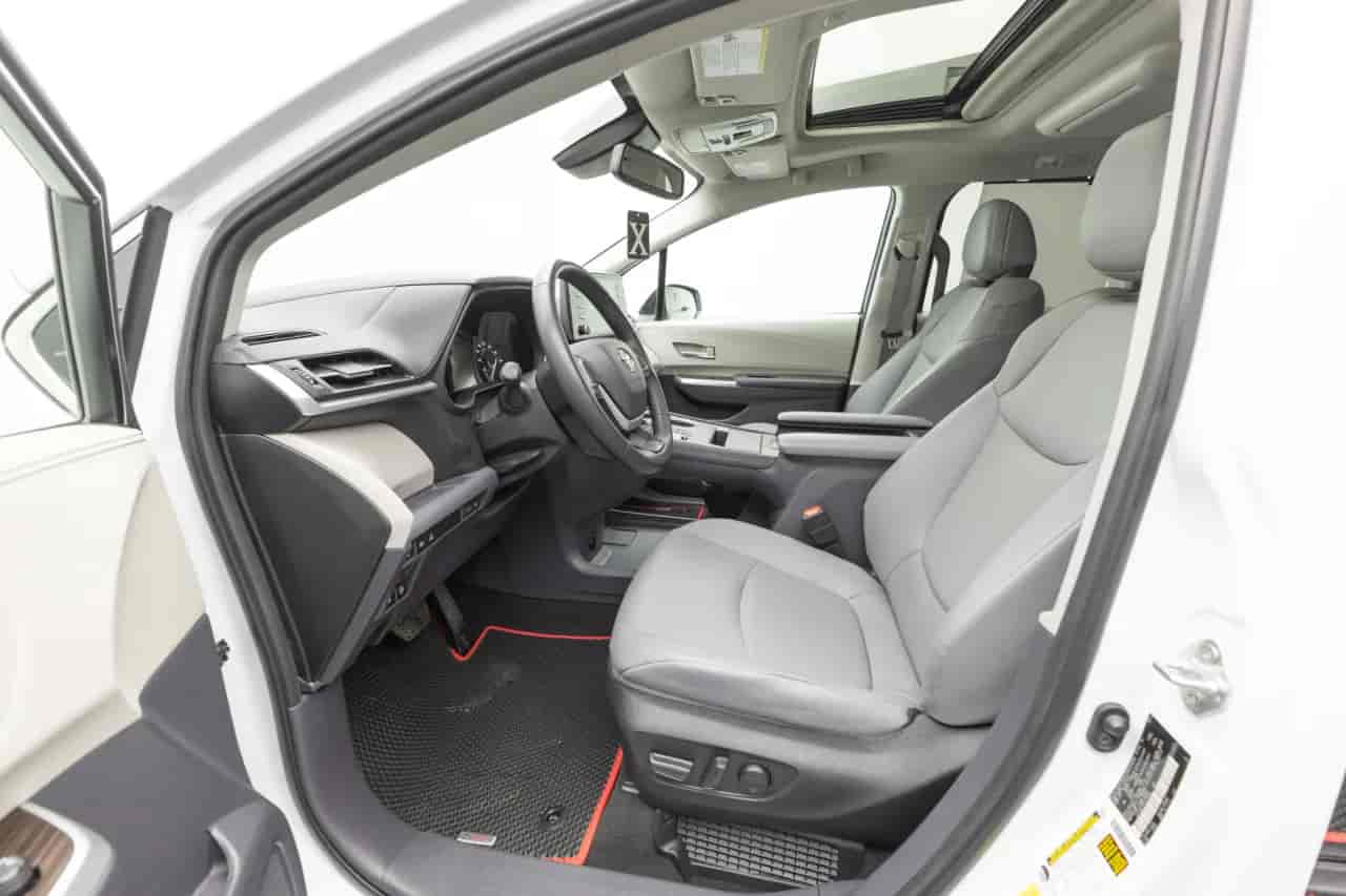 TOYOTA Sienna - 10