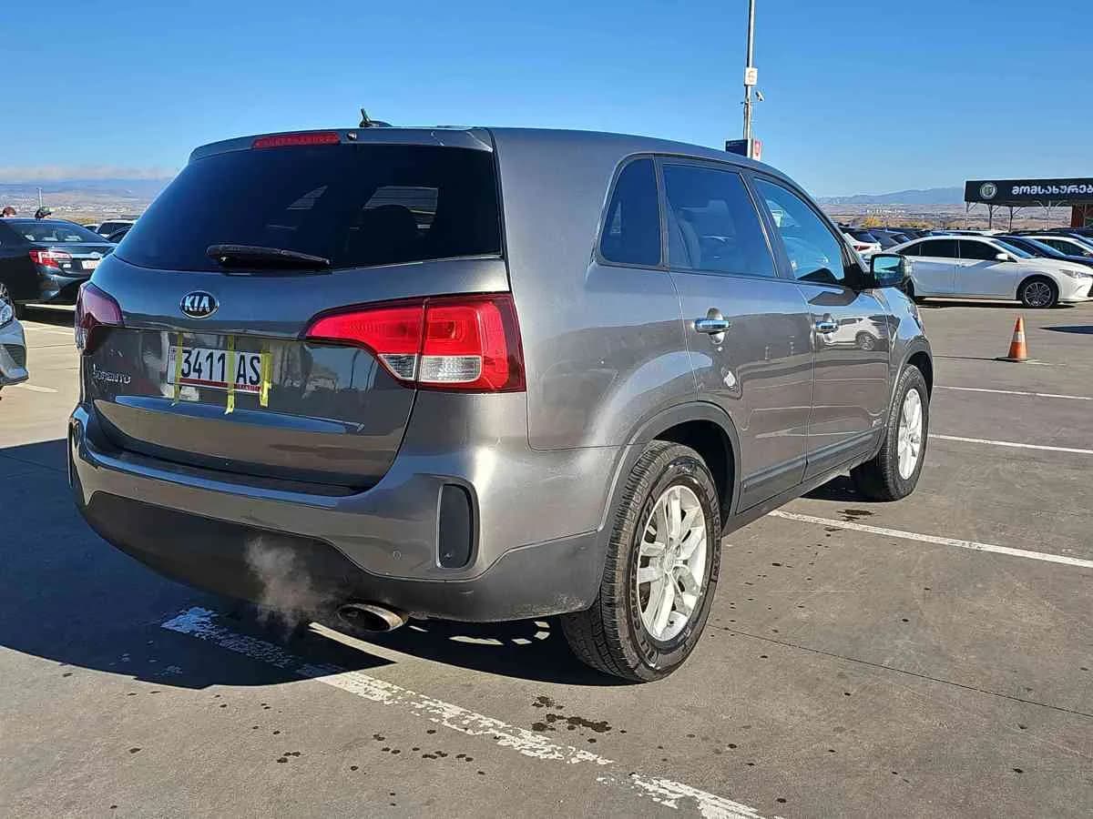 KIA Sorento - 4