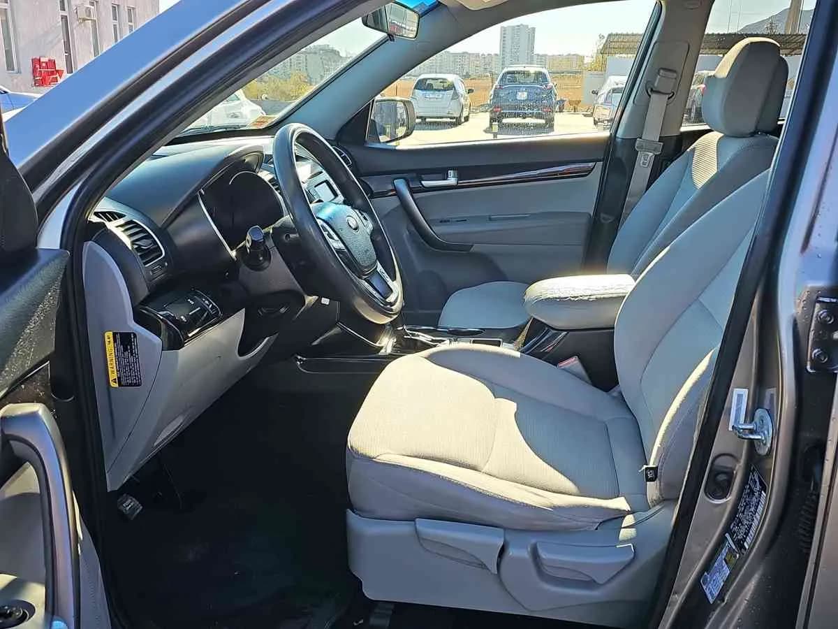 KIA Sorento - 9