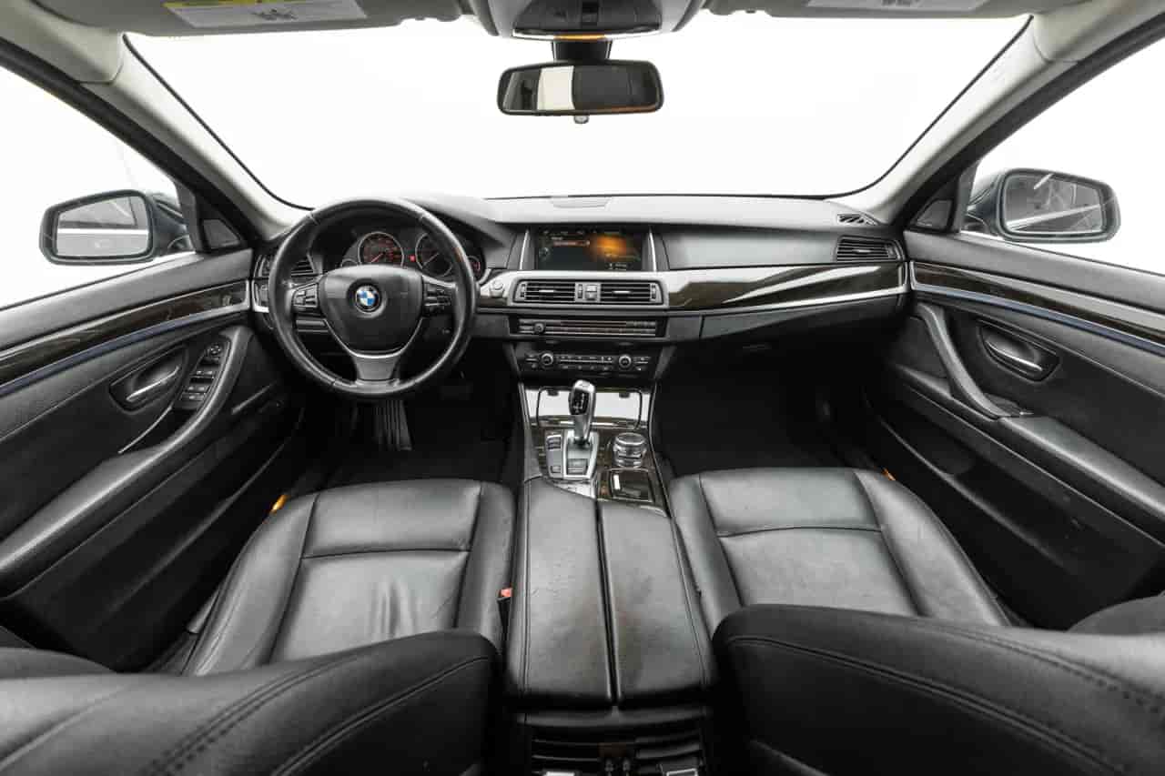BMW 528i - 9