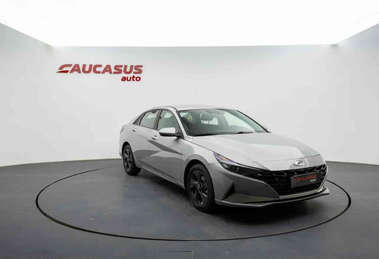 HYUNDAI Elantra - 3