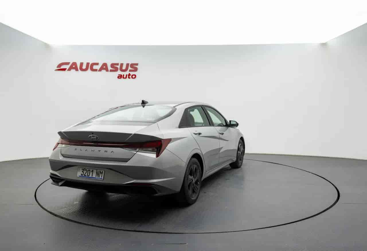 HYUNDAI Elantra - 4