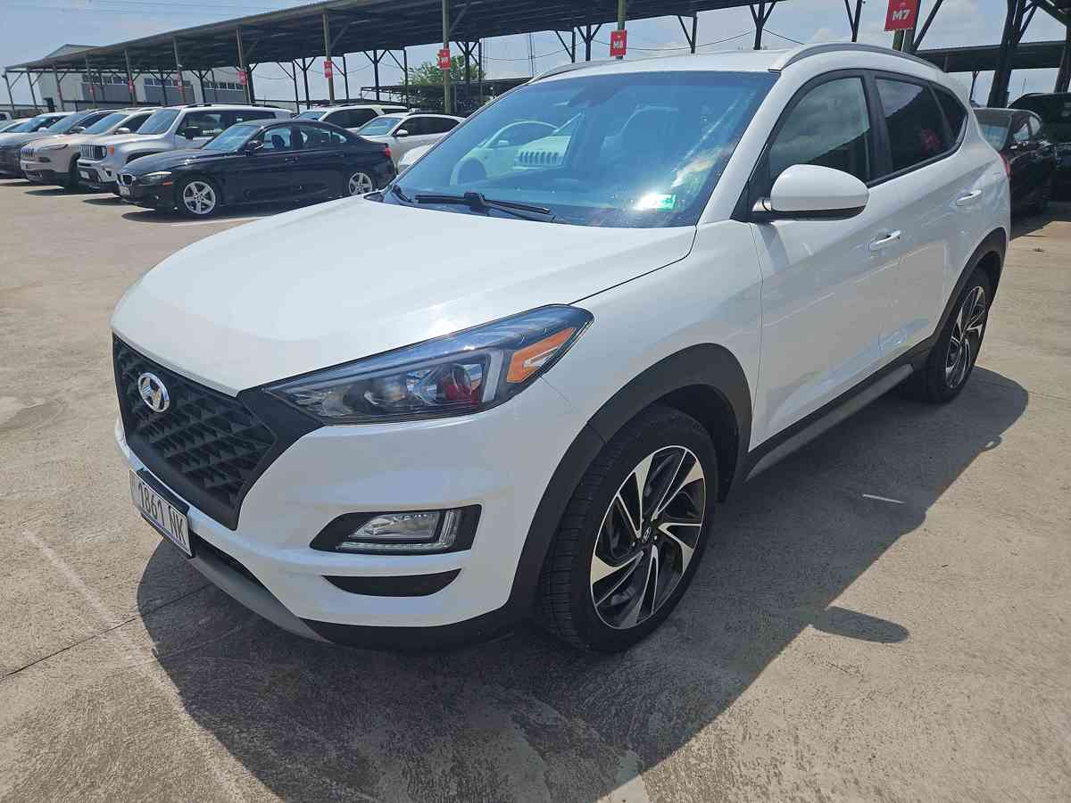 HYUNDAI Tucson - 1