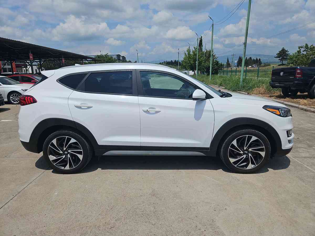 HYUNDAI Tucson - 4