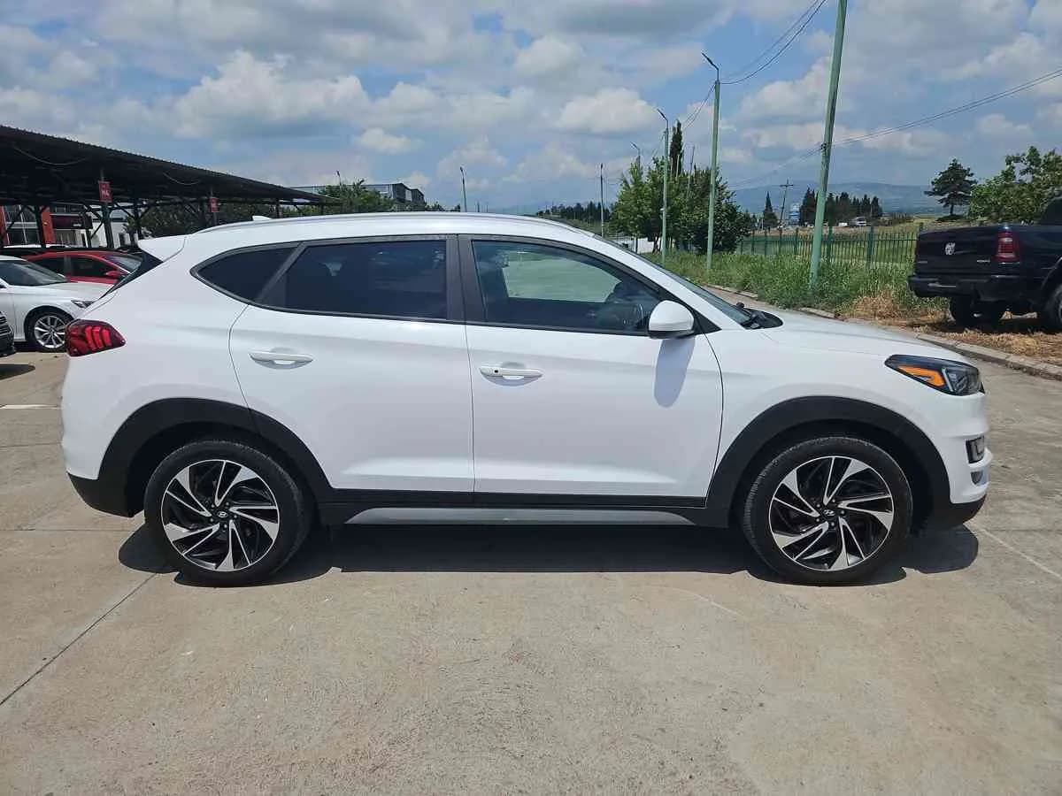 HYUNDAI Tucson - 4