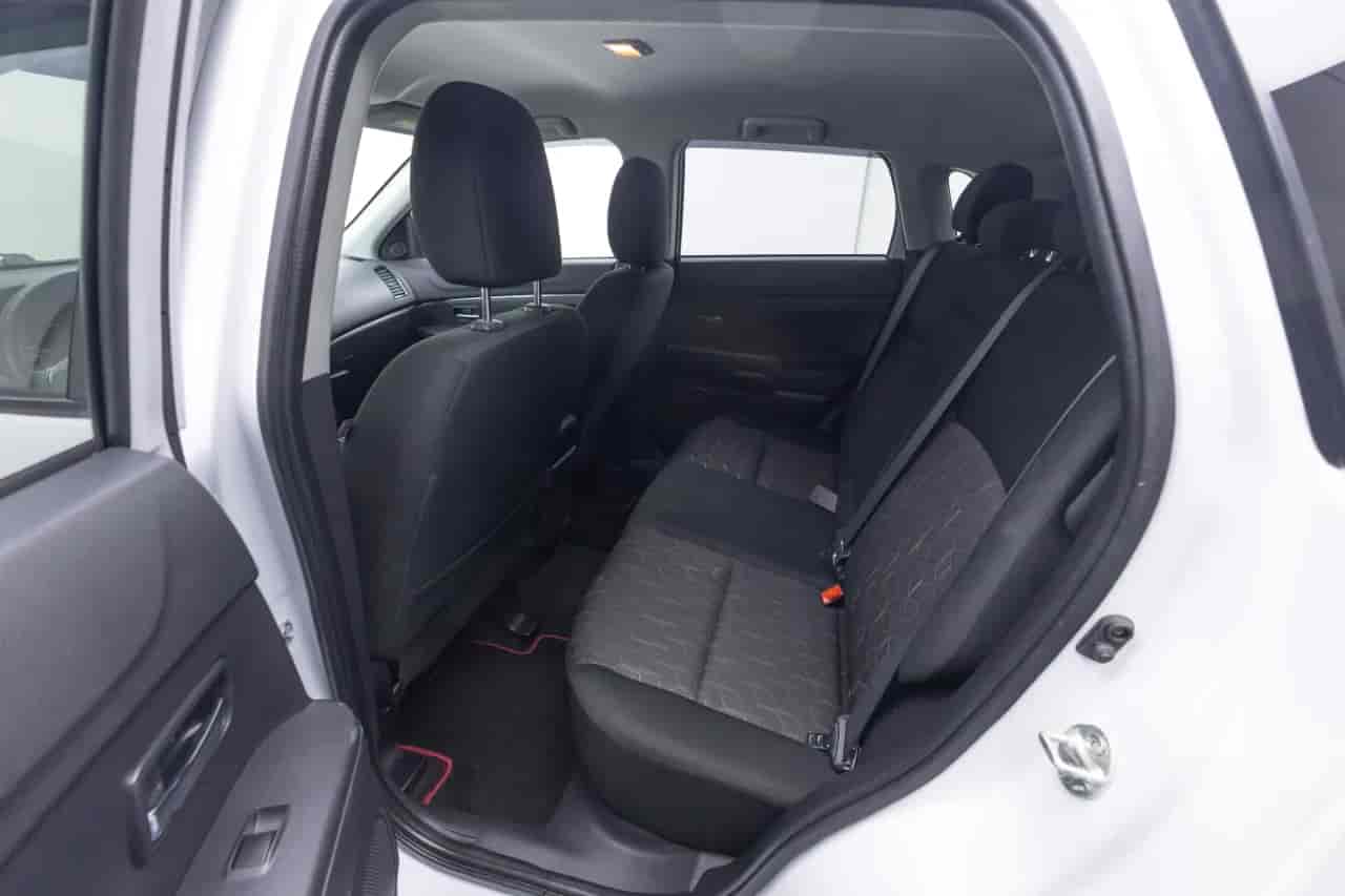 MITSUBISHI Outlander - 8