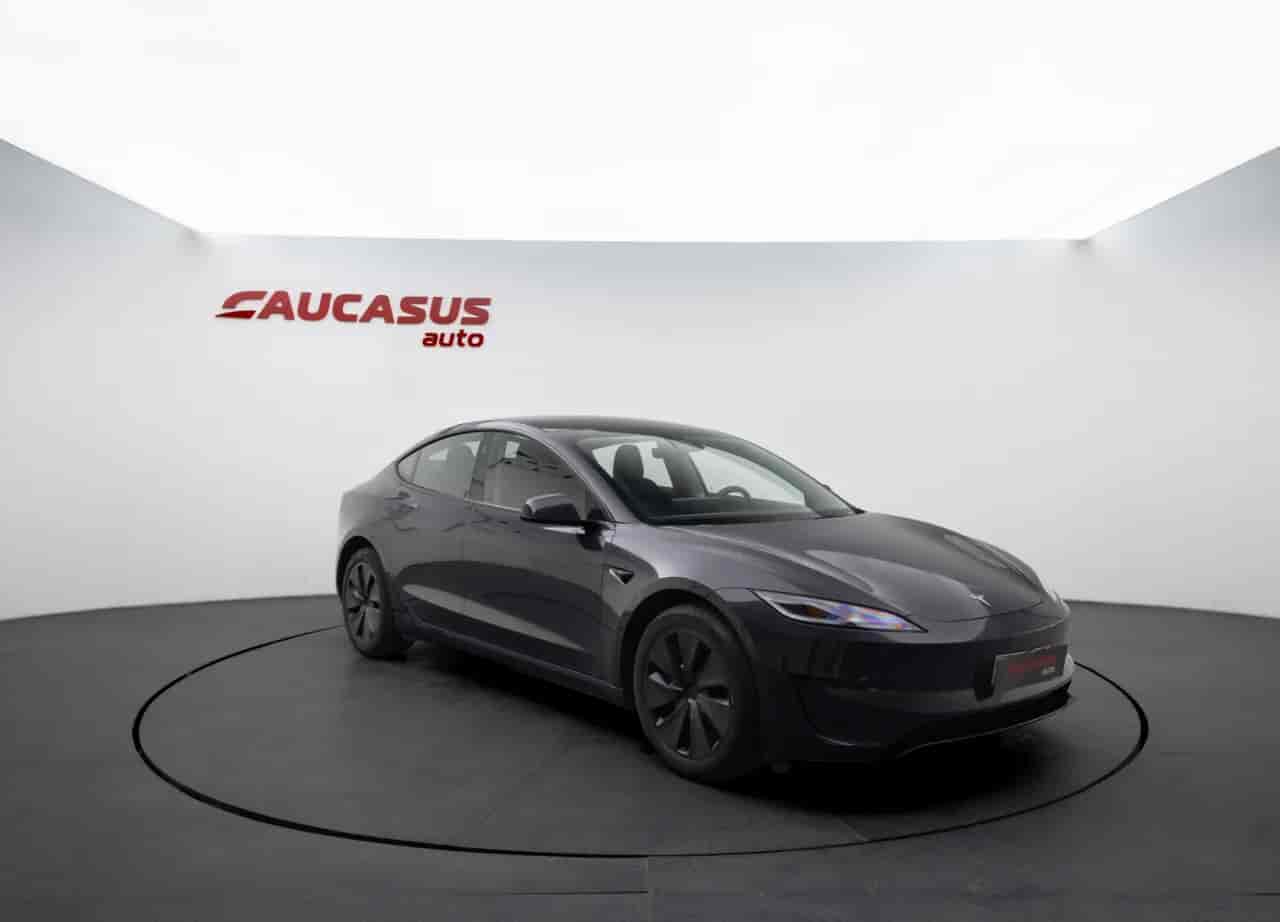 TESLA Model 3 - 3