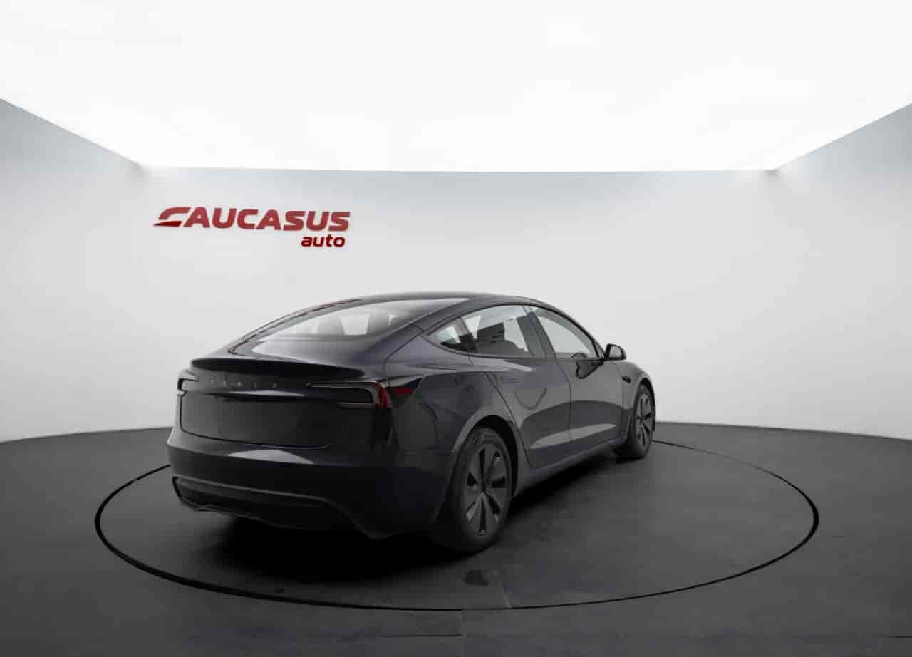 TESLA Model 3 - 4