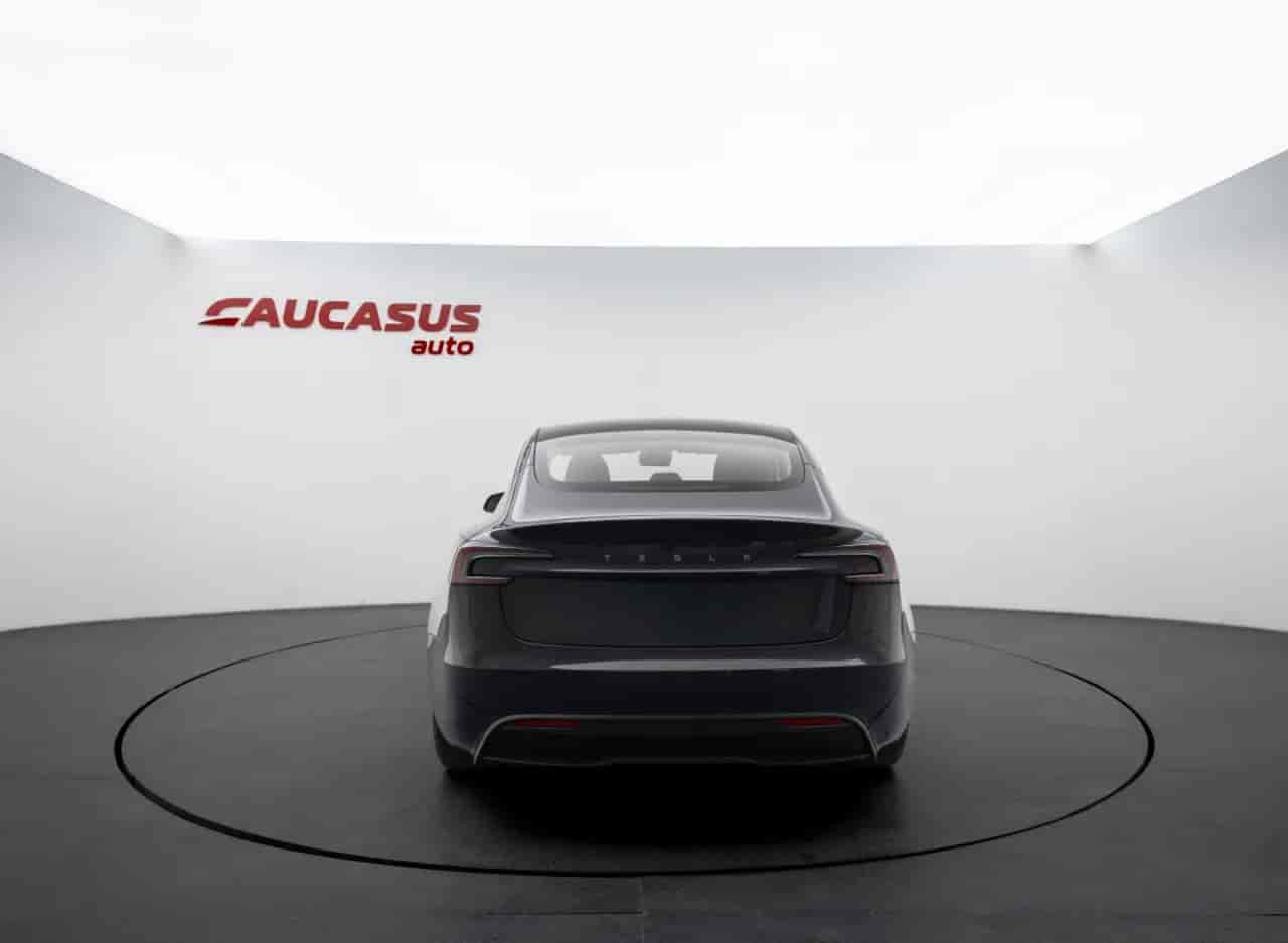 TESLA Model 3 - 5
