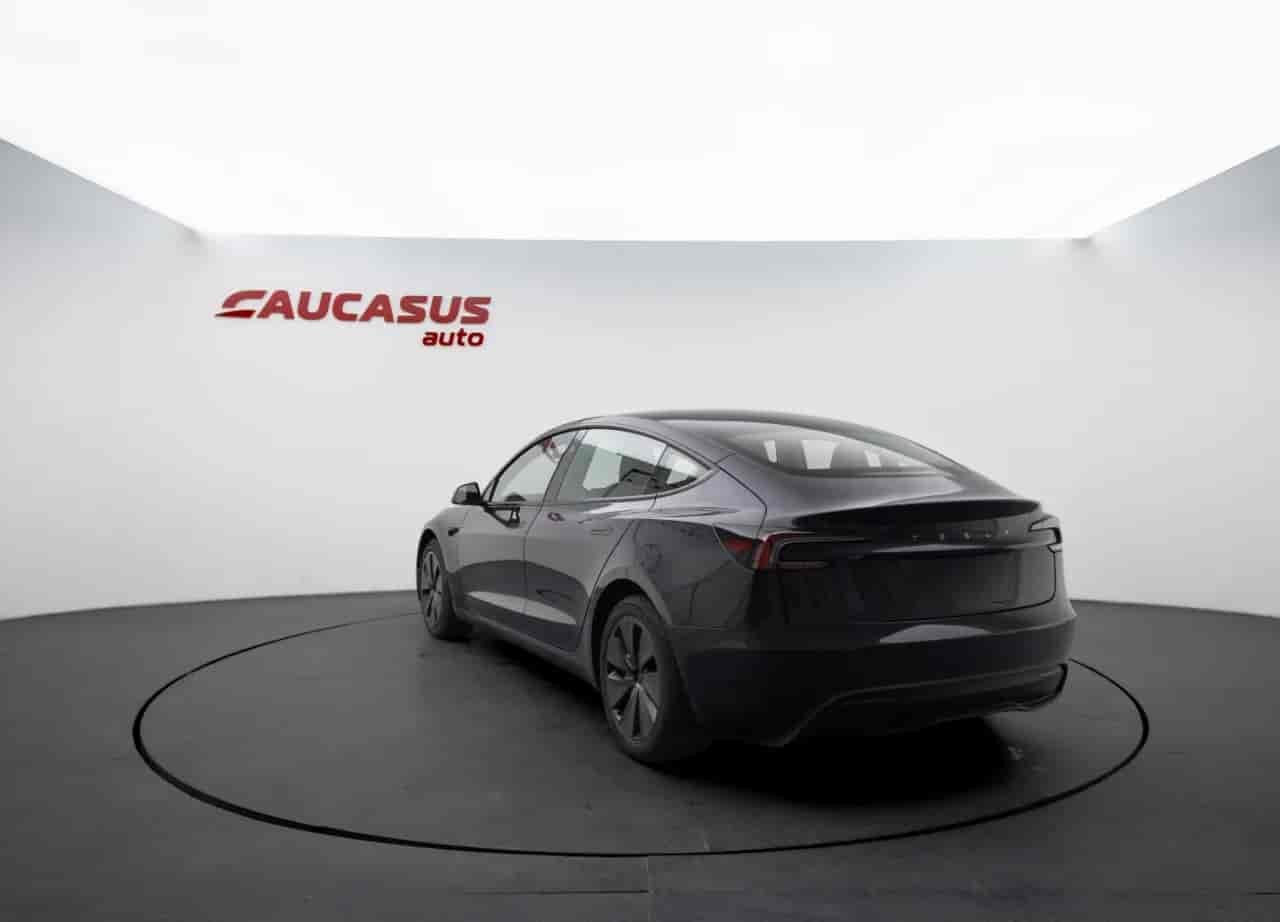 TESLA Model 3 - 6