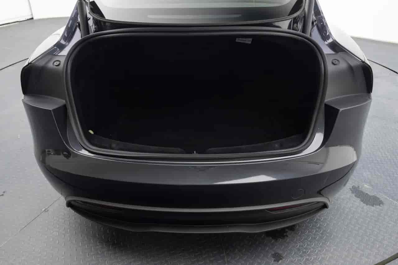 TESLA Model 3 - 7