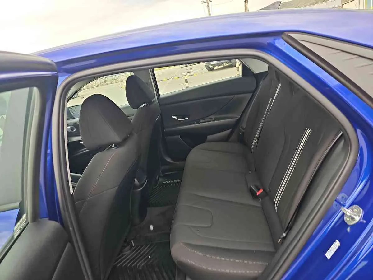 HYUNDAI Elantra - 7