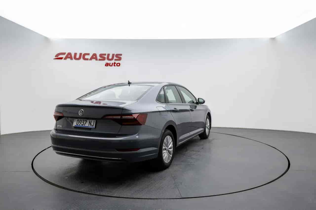 VOLKSWAGEN Jetta - 4