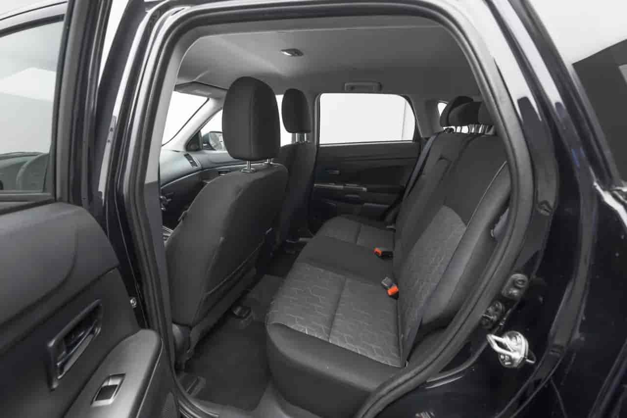 MITSUBISHI Outlander - 8