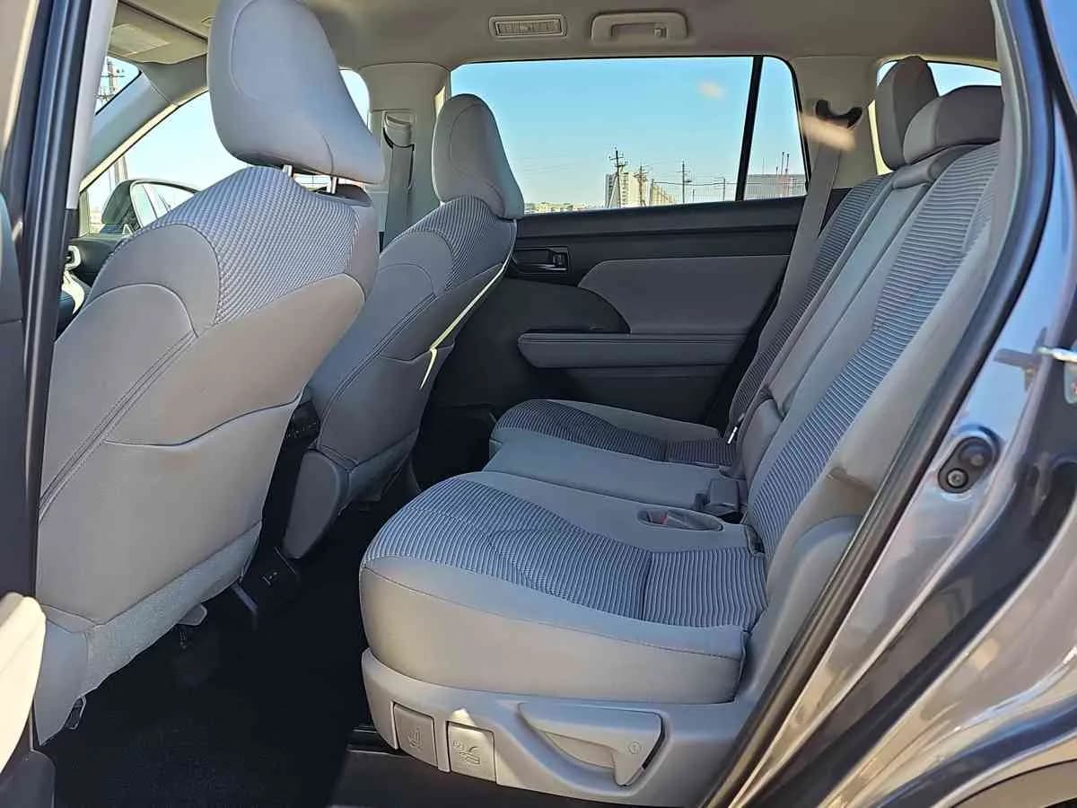 TOYOTA Highlander - 7