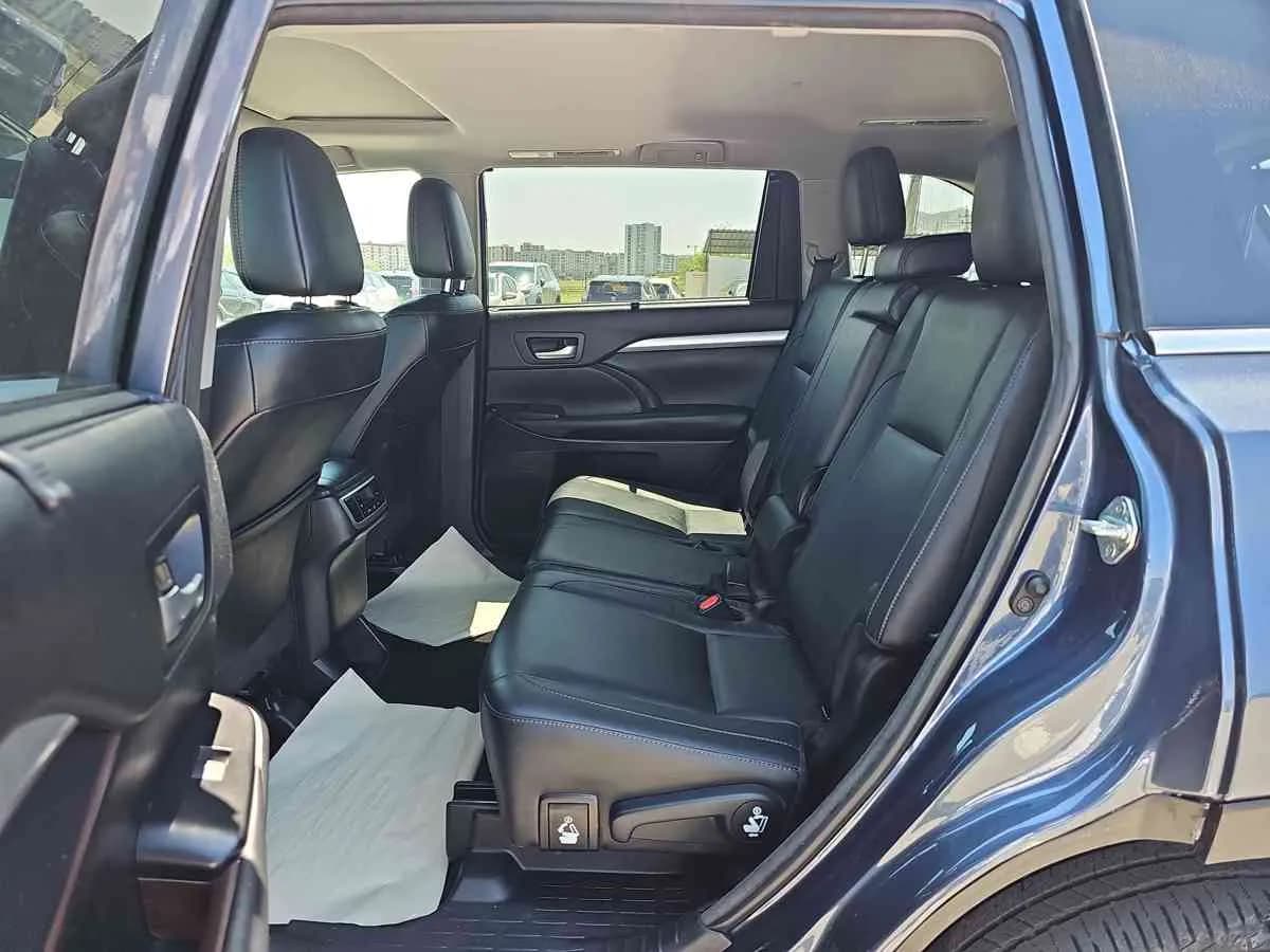 TOYOTA Highlander - 7